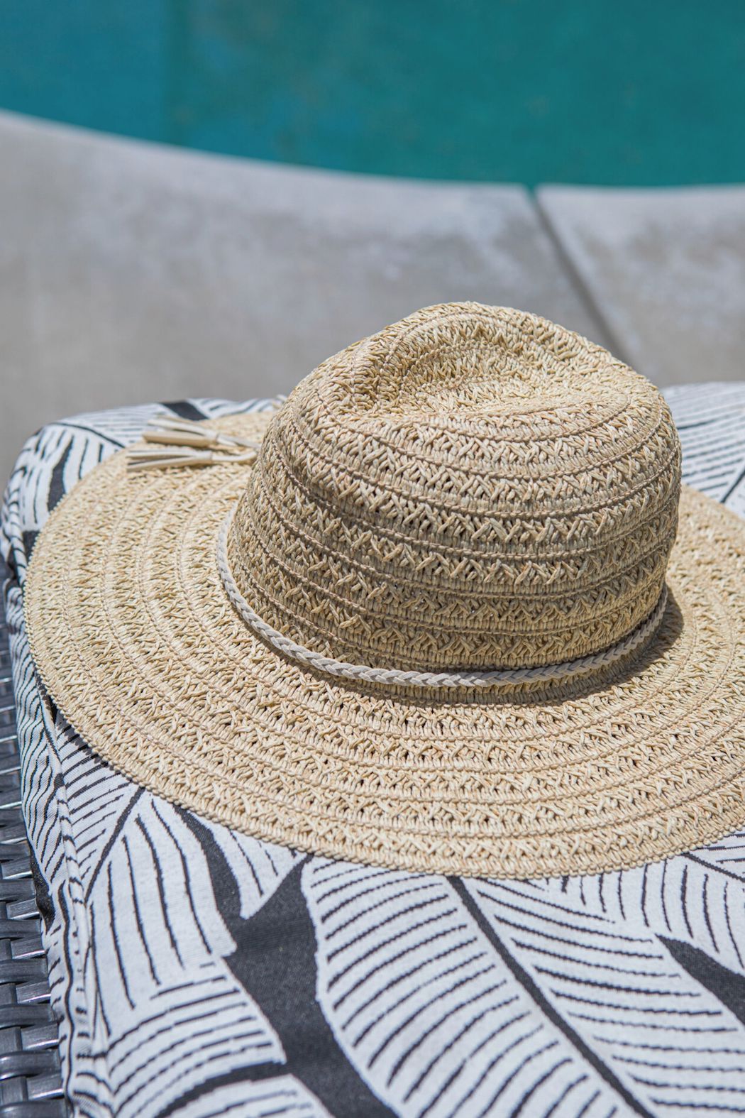 straw beach hat